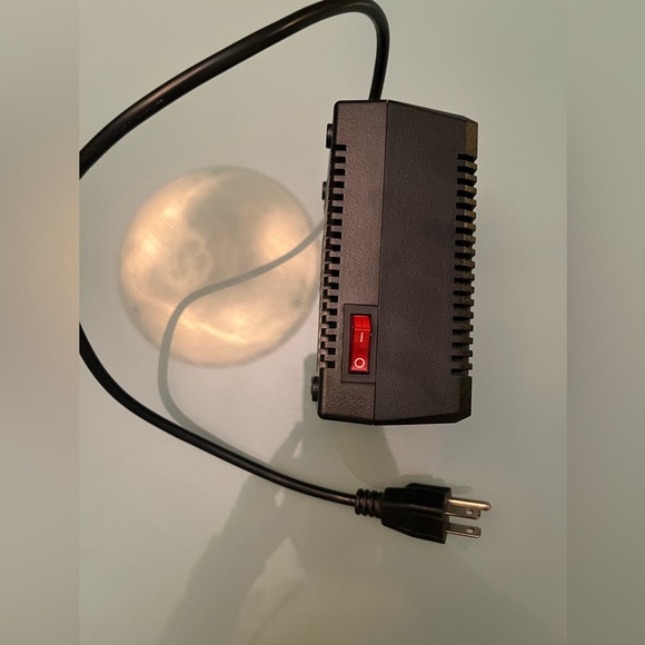 LiteFuze LC-300 Travel Voltage Converter 300W 110V/120V to 220V/240V Black - Picture 5 of 11